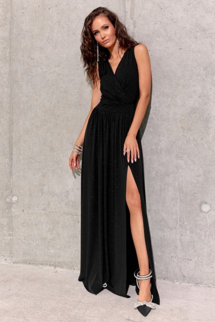 Czarna suknia balowa