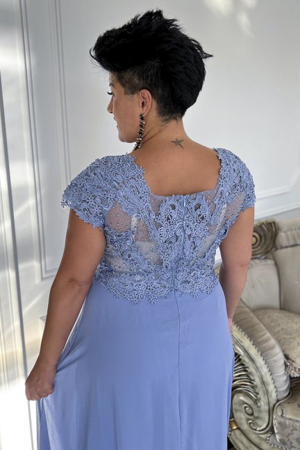 Sukienka maxi plus size z dekoltem