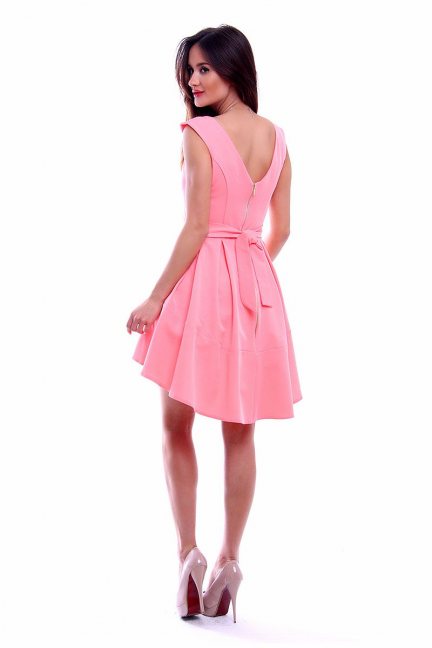 Sukienka z dłuższym tyłem CM461 różowa